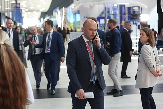 Запуск онкоцентра и мир с элитами: чего добился Алексей Беспрозванных за год на посту губернатора Калининградской области