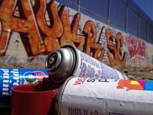 В Москве появилось огромное граффити с изображением омского драмтеатра