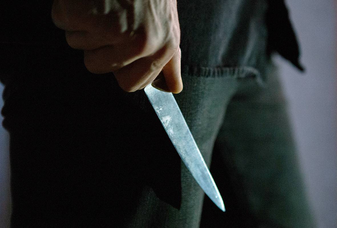Российский школьник ударил ножом в грудь незнакомца