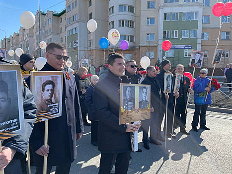 Губернатор ЯНАО прошел в колонне Бессмертного полка