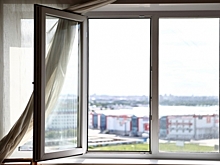 В омской школе № 86 подросток выпал из окна