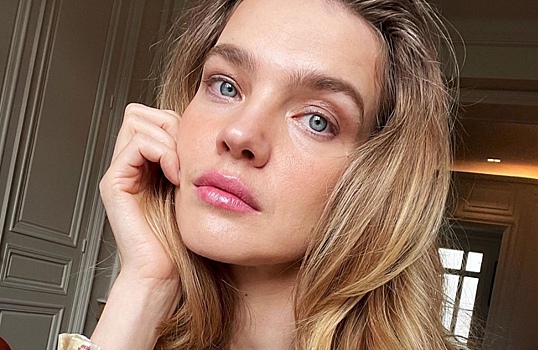 Водянова показала рождественский декор квартиры в Париже