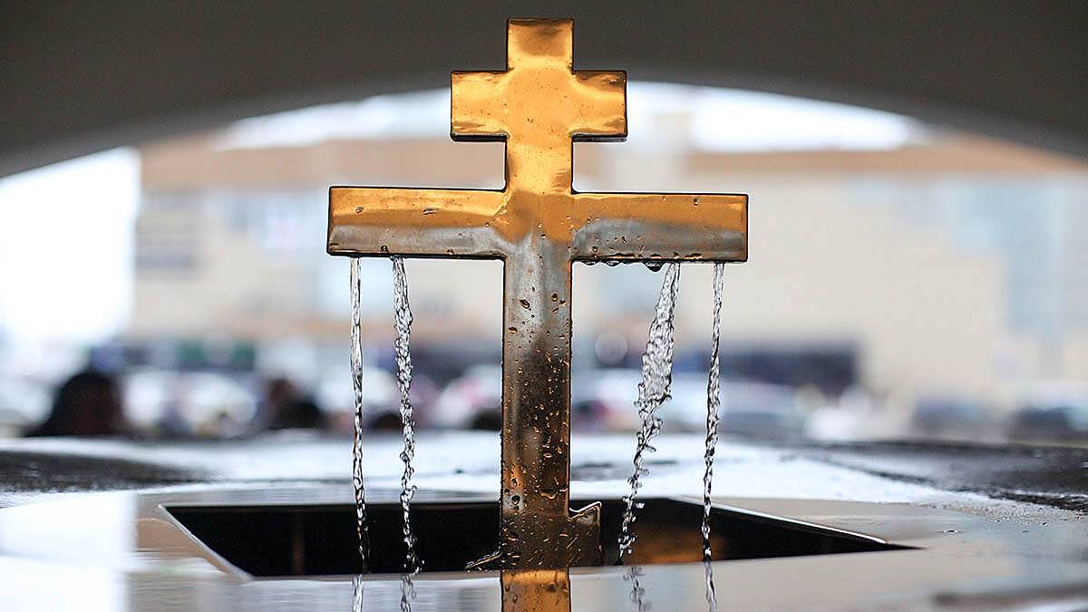 «Церковь не знает такой традиции»: священник рассказал о настоящих таинствах Крещения