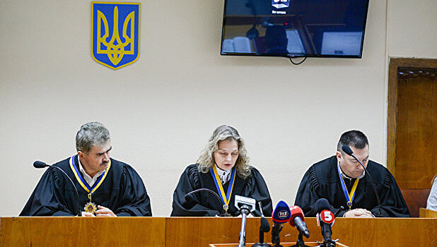 Киеву по делу о "майдане" осталось изучить 20 томов материалов