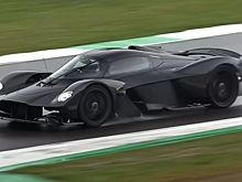 В Сети показали, как новый Aston Martin Valkyrie проезжает залитую дождем трассу