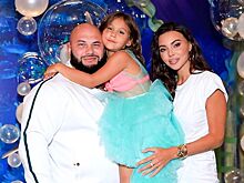 Оседлала торт и спела дуэтом с отцом: как дочь Самойловой отметила 7-летие