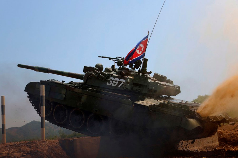 Современные серийные северокорейские танки показали на учениях