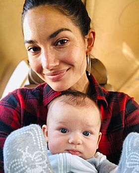 «Прекрасен, как мама»: Лили Олдридж поделилась с фолловерами умилительным фото с 3-месячным сыном