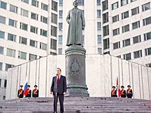 На территории штаб-квартиры СВР в Москве открыли памятник Дзержинскому