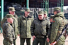 Минск: Виктор Хренин проверил боеготовность зенитной ракетной бригады