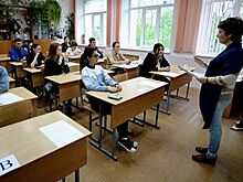 "Устный русский": известные ораторы дают советы российским выпускникам