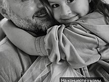 Полина Гагарина впервые представила дочь публике: трогательные кадры