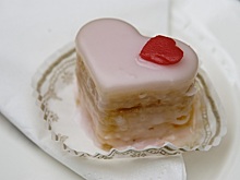 Врач Кашух: ничего страшного не случится, если иногда завтракать тортом