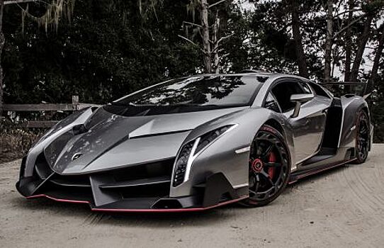 На продажу в Дубае выставлен эксклюзивный родстер Lamborghini Veneno