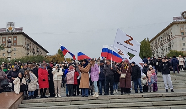 На набережной Волгограда прошел митинг, посвященный Дню народного единства