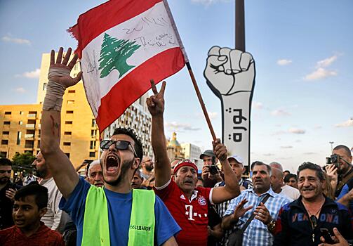 Путина просят вмешаться в протесты в Ливане