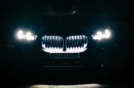 BMW продемонстрировала светящуюся решетку радиатора обновленного X5