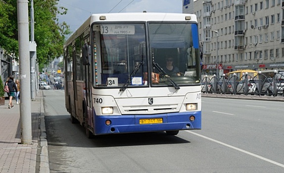 Пассажир жестоко избил кондуктора автобуса на Урале