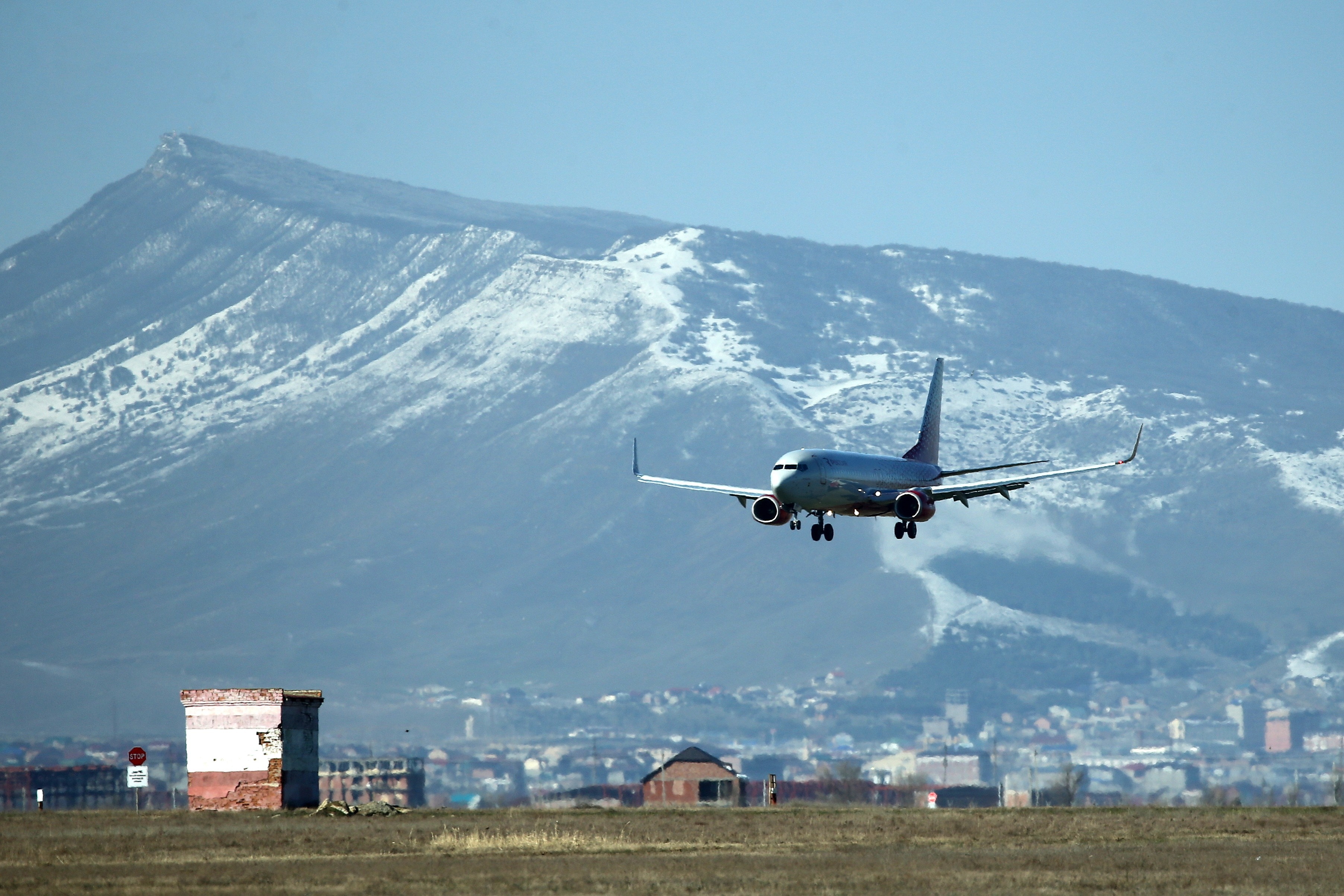 Роспотребнадзор рекомендует Дагестану пока не увеличивать число авиарейсов с Москвой
