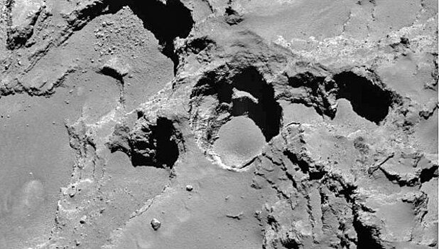 Ученые объяснили происхождение ям на комете Чурюмова-Герасименко