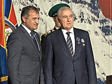 День чекиста: Бибилов наградил Тибилова за службу в КГБ