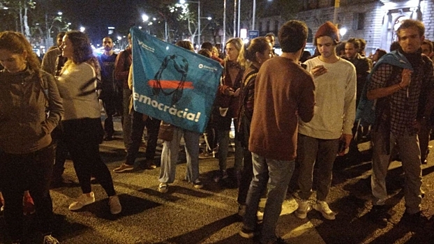 В Барселоне митингующие требуют освободить каталонских политиков