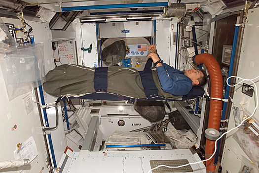 Зачем космонавты спят рядом с вентилятором