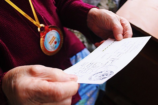 «Они для меня как родные»: зачем незнакомцы пишут письма дончанам в дома престарелых