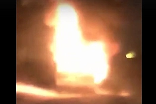 Ночью в Екатеринбурге подростки подожгли ВАЗ