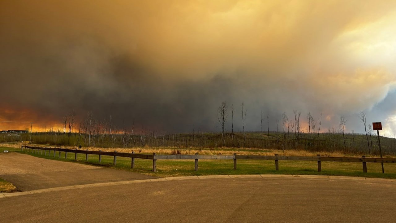 Шесть тысяч человек эвакуированы в Канаде из-за мощного пожара