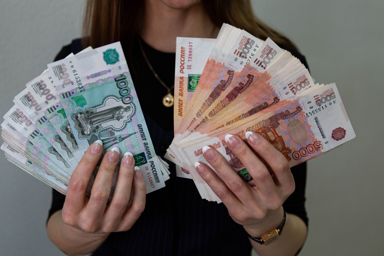 Дом-замок продают в Новосибирске за миллиард рублей