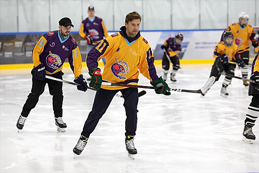Незрячие хоккеисты команды «Фортуна» сыграли вместе с Михаилом Фисенко