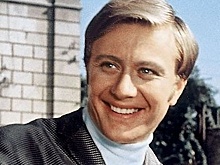 Почему советские мужчины не зачесывали челку справа налево