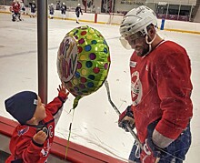 Жена и годовалый сын Александра Овечкина трогательно поздравили хоккеиста с днем рождения