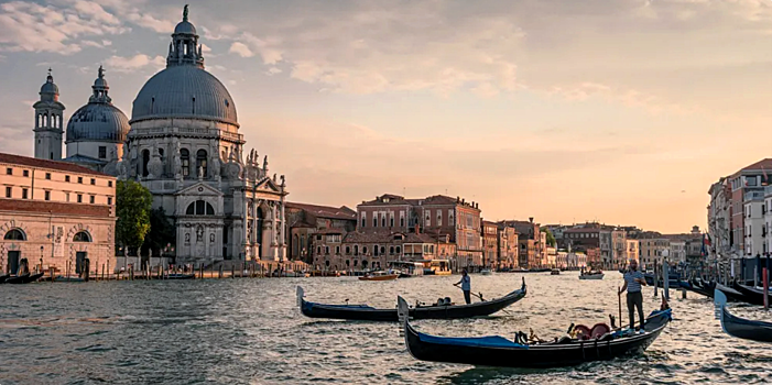 Венеция вводит для туристов QR-коды в летний сезон – 2024