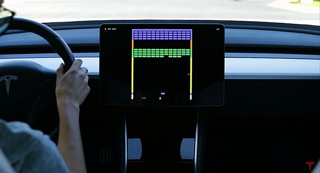 В китайских машинах Tesla появятся онлайн-казино