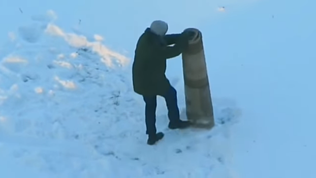 Спарринг жителя Минска с ковром стал интернет-хитом