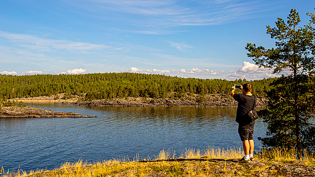 Озёра, паровозы и лучший асфальт: едем в Карелию