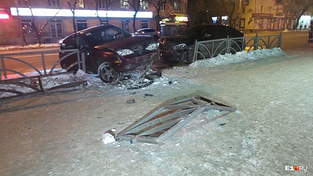 Решила развернуться: девушка на Ford попала в реанимацию, столкнувшись с Merсedes на 8-го марта