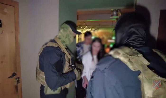 В центре Волгограда полицейские проверили на наркотики посетителей клубов