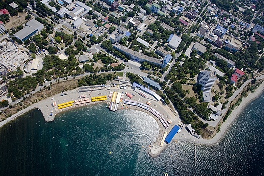 Черное море у Анапы стало зеленым — что происходит