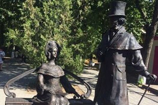 Памятник Пушкину вернулся на постамент в Батайске