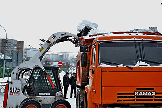 Более 750 единиц спецтехники задействовали в уборке снега и обработке дорог Подмосковья минувшей ночью