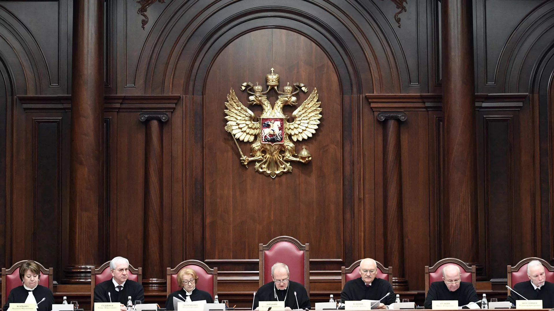 Конституционный Суд РФ: совершеннолетние дети могут лишить родителей прав за насилие над ними