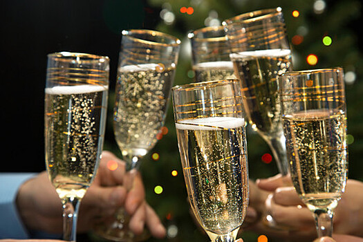 В Минпромторге заявили, что на Новый год не ожидается дефицита игристого вина