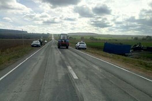 На трассе Бугуруслан-Бузулук «КамАЗ» слетел в кювет, погиб водитель