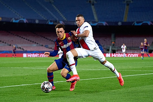 В четвертьфинале Лиги чемпионов "ПСЖ" примет "Барселону" впервые за три года