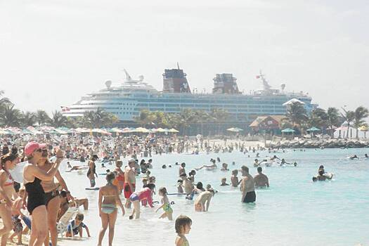 65-летний управляющий частным островом на Багамах домогался 29-летней девушки на пляже