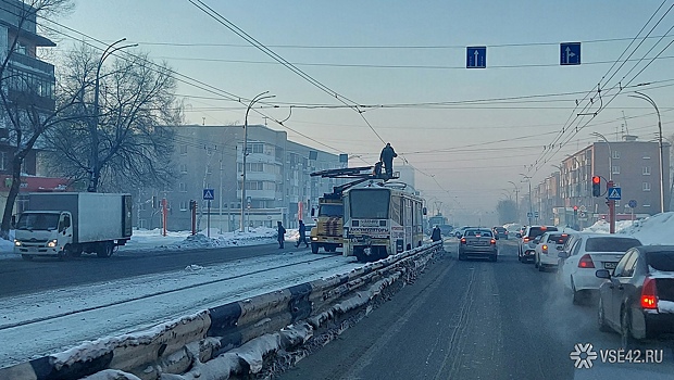 Движение трамваев на кемеровском проспекте остановилось из-за аварии