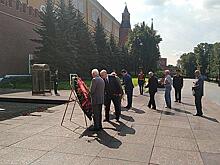Цветы возложили к Вечному огню в память о погибших при атаке Сталинграда